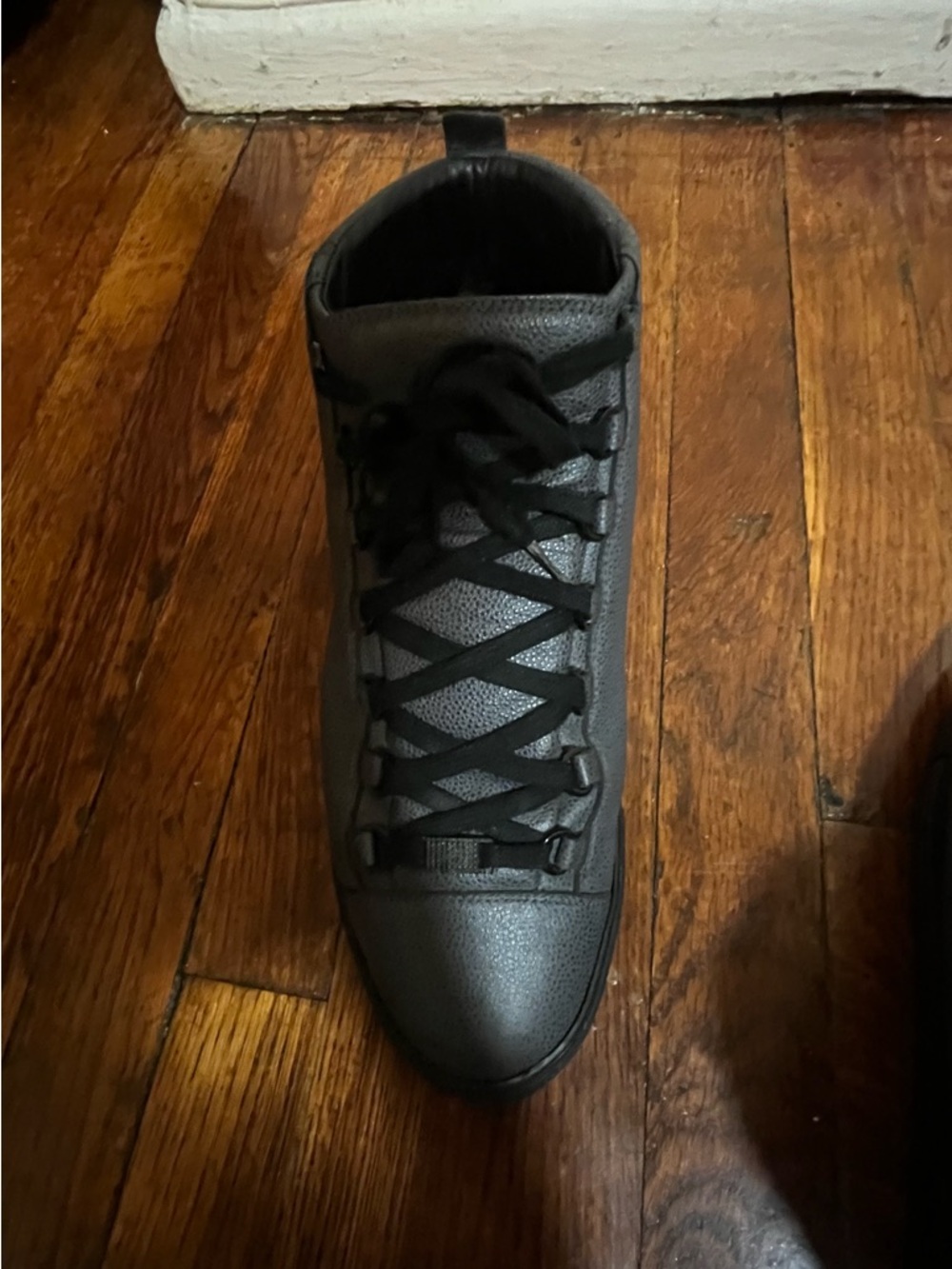 Balenciaga Men's Gray Arena Low-Top Lace-Up Sneakers - Picture 2 of 9
